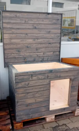 Kutyaház szigetelt, lapos tetős 46x65 cm belméret