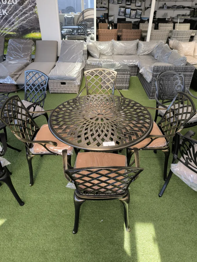 Alumínium asztal 105x105 +szék bronz+ párna (613BR)